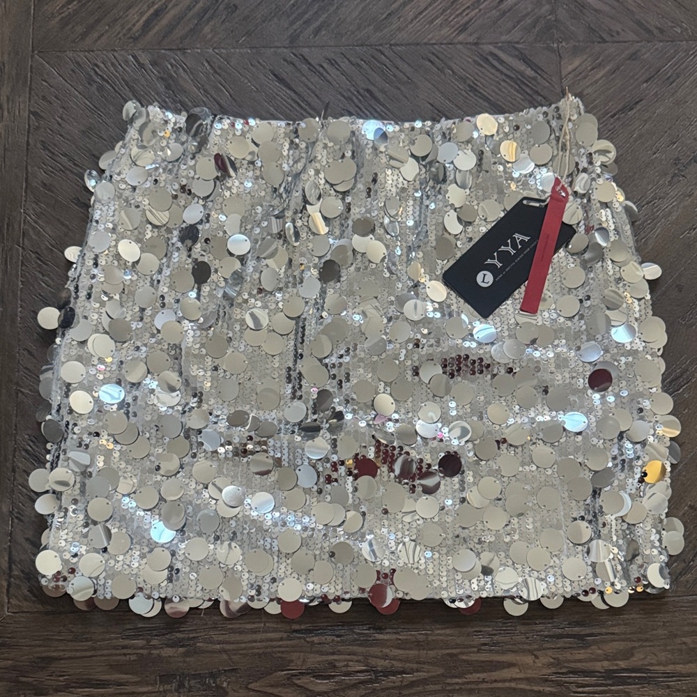 Shimmering Silver Sequined Mini Skirt - Size Large